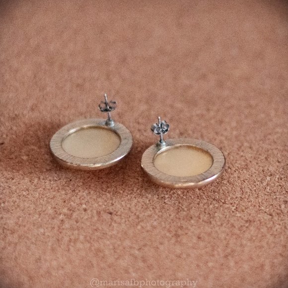 Pearlescent Circle- Off white - Picture 3 of 3